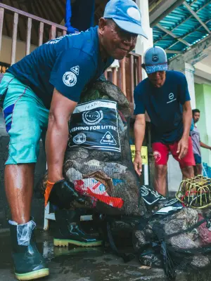 OGYRE pescatori e plastica