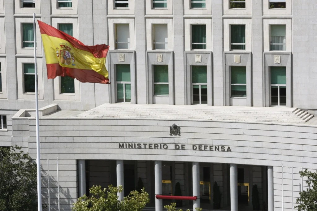Ministerio Defensa Espana con bandera