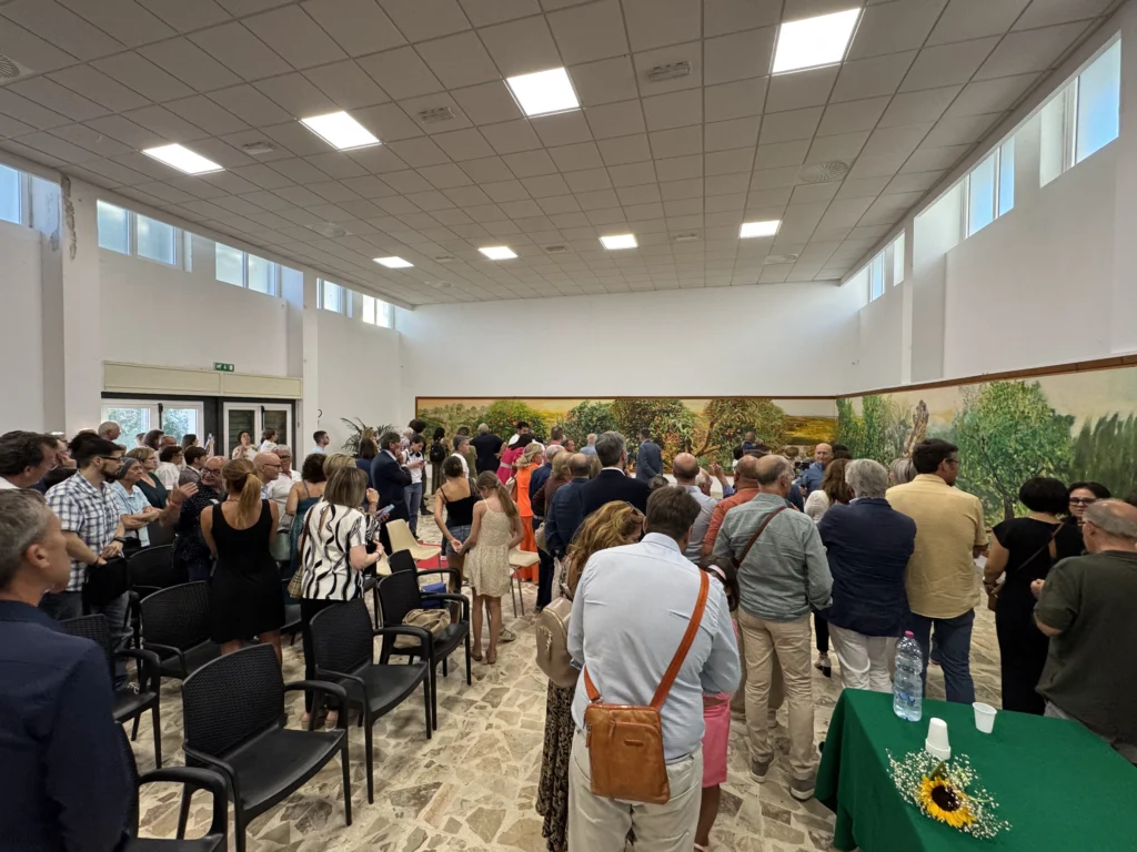Overview della sala in cui è esposto il quadro di Nino Cordio "le 4 stagioni"