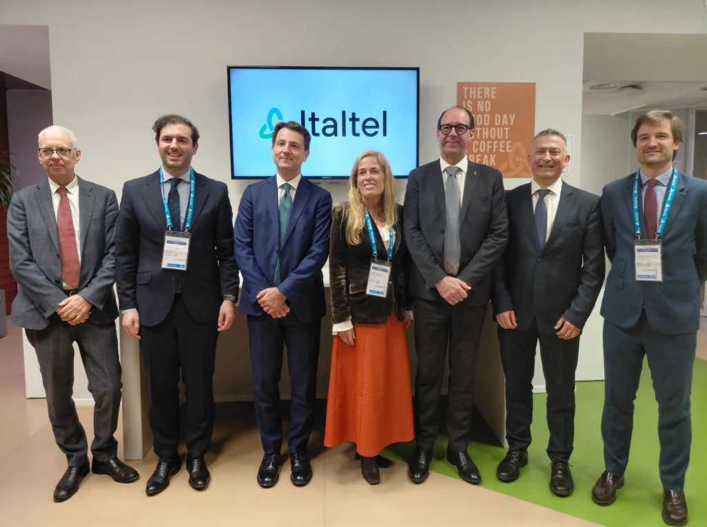 Foto di gruppo dell’incontro istituzionale svoltosi nella sede di Caldera con i rappresentanti della Comunità di Madrid