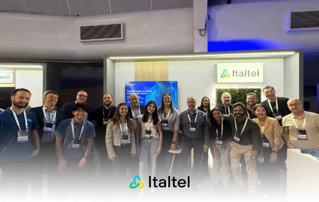 A group of men and women taking part in Cisco Connect 2026 in São Paulo